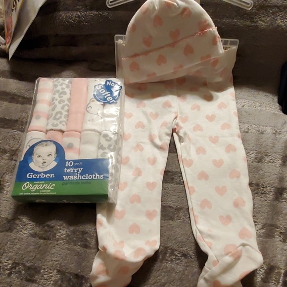 Gerber Other - Hat pants and 10 washcloths set Gerber Other - Hat pants and 10 washcloths set